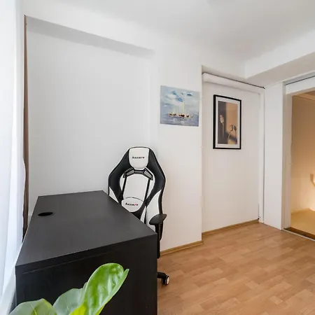 żelazna Downtown By Bookinghost * Warszawa