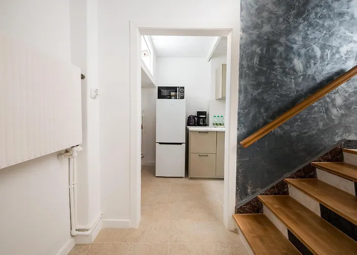 Apartment Zelazna Downtown By Bookinghost